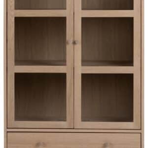 ACT NORDIC Aston vitrineskab, m. 2 glaslåger og 1 skuffe – hvidpigmenteret egefinér og eg