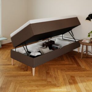 Astrid Älv | 90×210 | Mørk brun