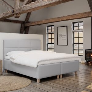 Freja Fjäll | 210×210 | Lys grå