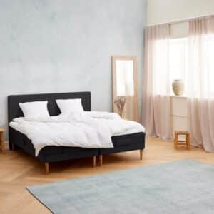 Majestæt – Kølende | Elevation (Sort) 180×200 cm.