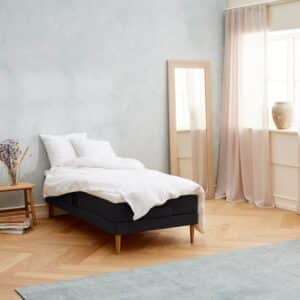 Majestæt – Kølende | Elevation (Sort) 90×200 cm.