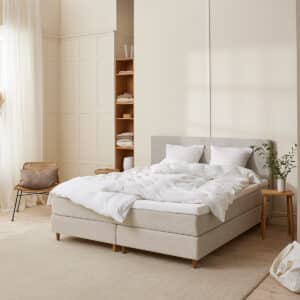 Majestæt – Trykaflastende | Kontinental (Sand) 210×210 cm.