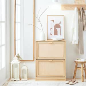 Stilfuldt skoskab med 2 rum – perfekt til små entreer, naturfarvet