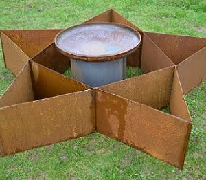 Stjernen med spejlbassin, høj kant