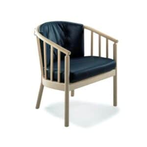 Stouby Bella lænestol – lakeret bøg – sort læder